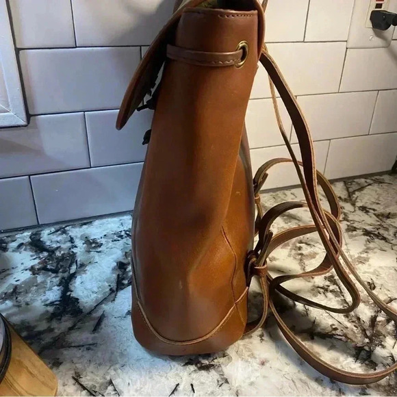 Vintage L. L. Bean Leather Cinched Snap Backpack - Picture 7 of 13